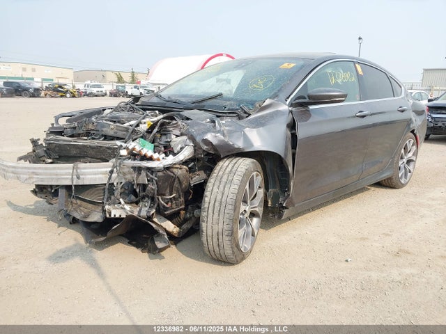 1C3CCCEG2FN736613 Chrysler 2015
