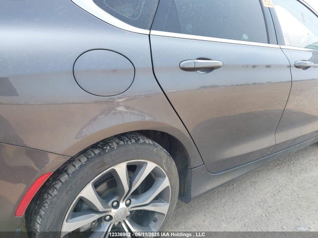 1C3CCCEG2FN736613 Chrysler 2015