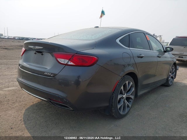 1C3CCCEG2FN736613 Chrysler 2015