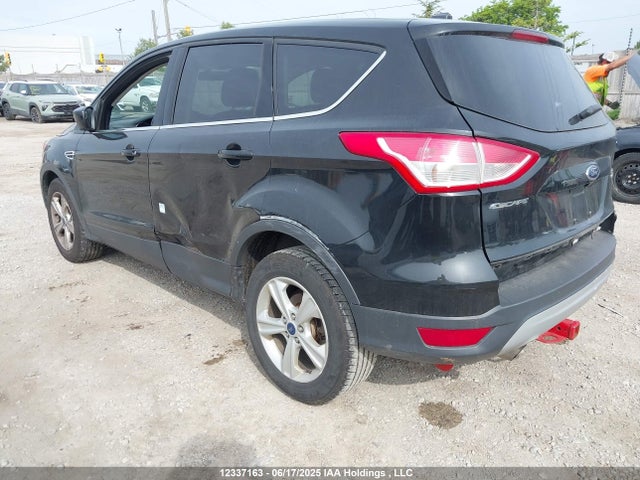 1FMCU9GX2FUB76621 Ford 2015