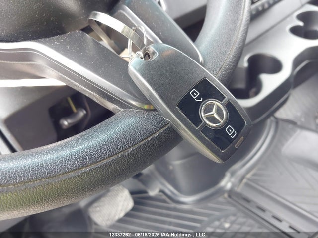 WD3BF1CD5KP117203 Mercedes-Benz om 642 with brake assist