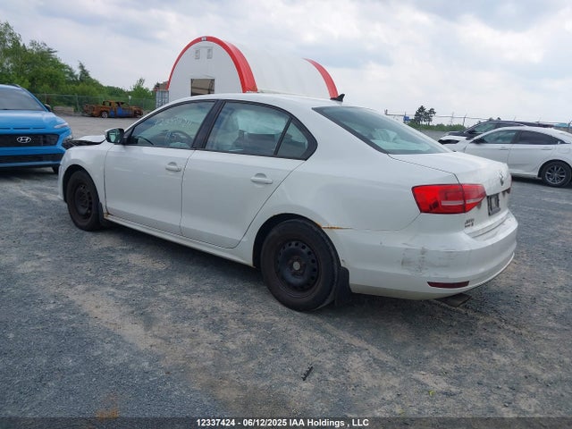 3VW2K7AJ7FM203683 Volkswagen 2015