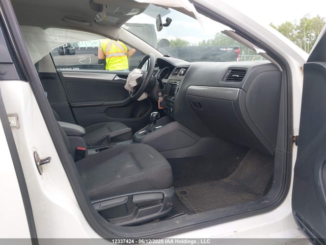 3VW2K7AJ7FM203683 Volkswagen 2015