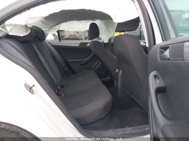 3VW2K7AJ7FM203683 Volkswagen 2015