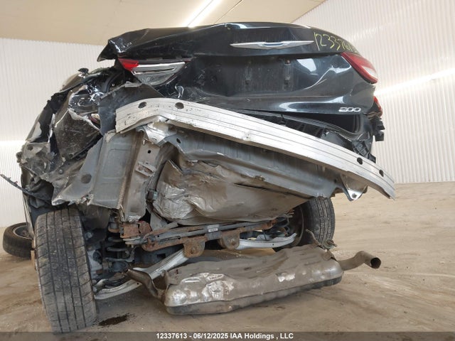 1C3CCCAG3FN640804 Chrysler 2015