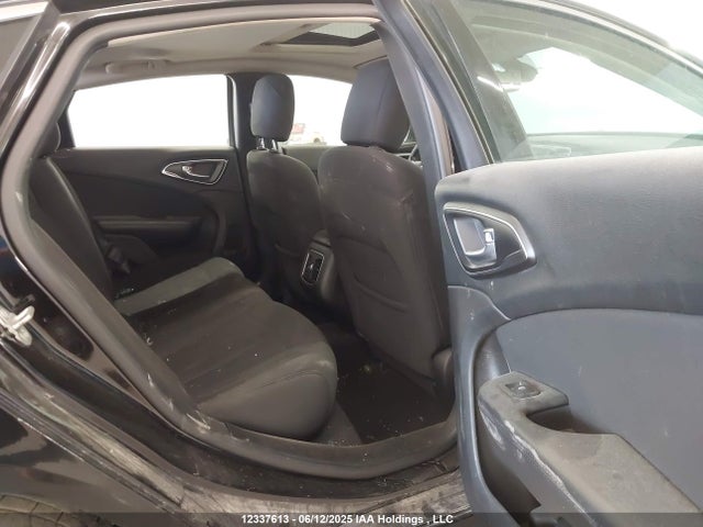 1C3CCCAG3FN640804 Chrysler 2015