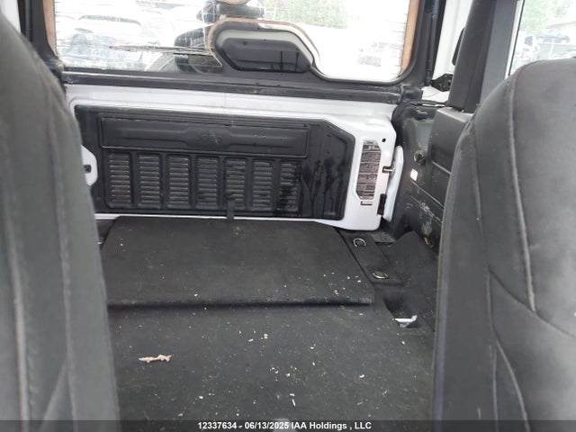 1C4HJXAG1MW557300 Jeep 2021