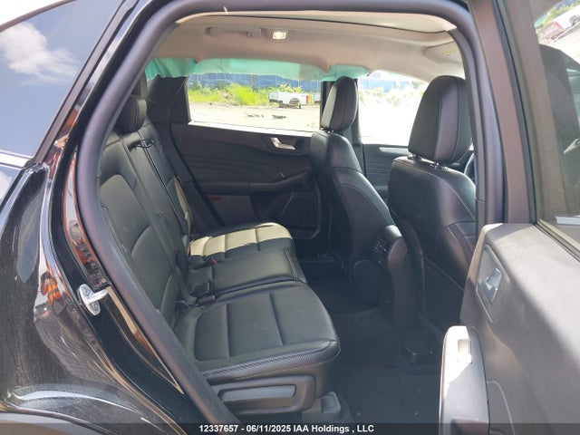1FMCU9JA0SUA90206 Ford Escape Platinum