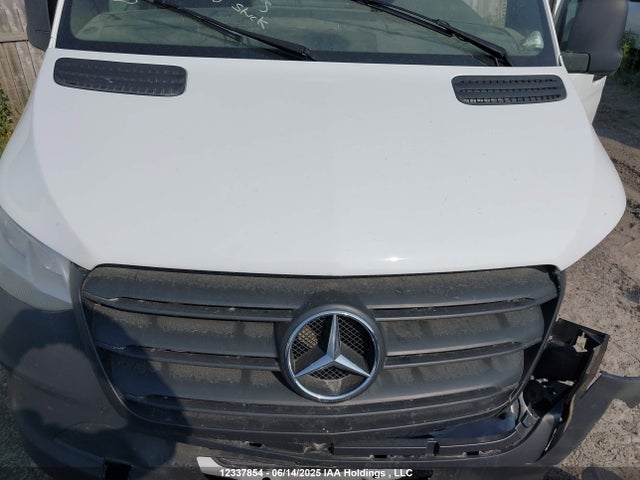 WD4BF0CD7KP036967 Mercedes-Benz om 642 with brake assist
