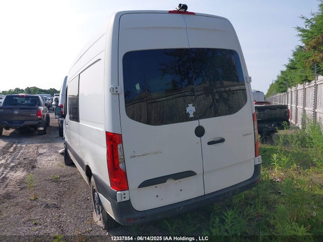 WD4BF0CD7KP036967 Mercedes-Benz om 642 with brake assist