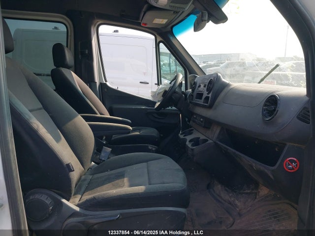 WD4BF0CD7KP036967 Mercedes-Benz om 642 with brake assist