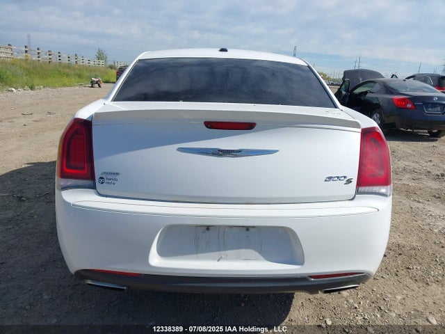 Chrysler 300 2015 2C3CCAGG2FH854056 Image 16