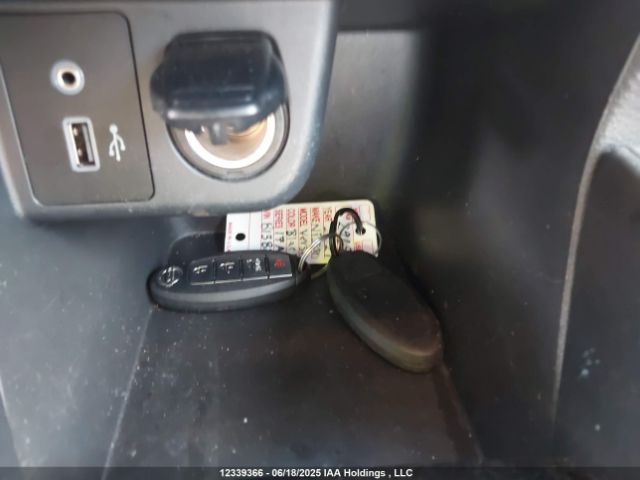 3N1CN8EV8ML813888 Nissan Versa