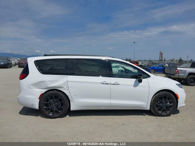 Chrysler 2025 2025 2C4RC1GG0SR570676 Image 12