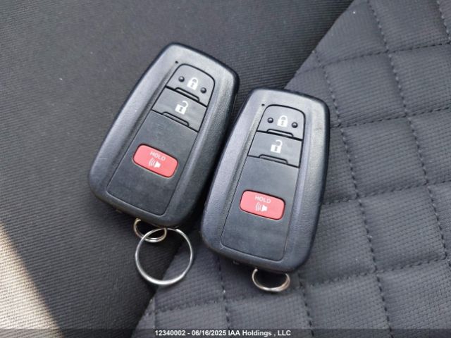JTNKHMBXXL1077035 Toyota C-HR LE