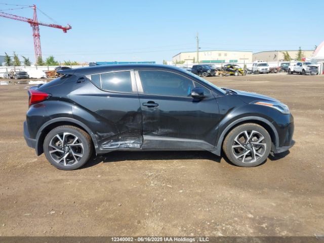JTNKHMBXXL1077035 Toyota C-HR LE