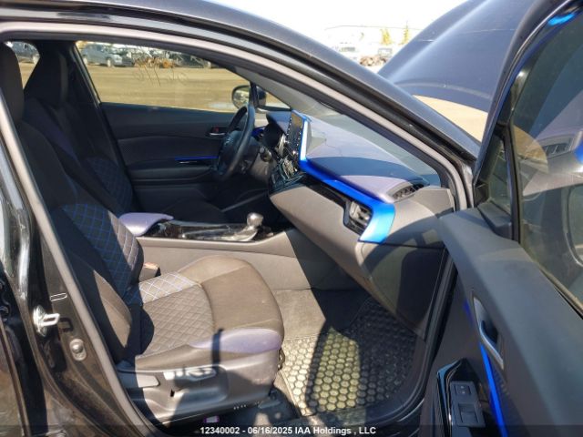 JTNKHMBXXL1077035 Toyota C-HR LE