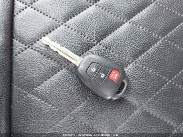2T3BFREV1HW605930 Toyota RAV4 LE