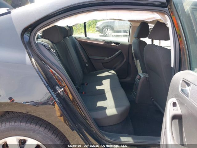3VW1K7AJ5FM427272 Volkswagen 2015