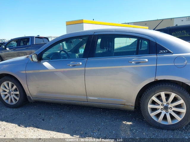1C3CCBBB1EN100749 Chrysler 2014