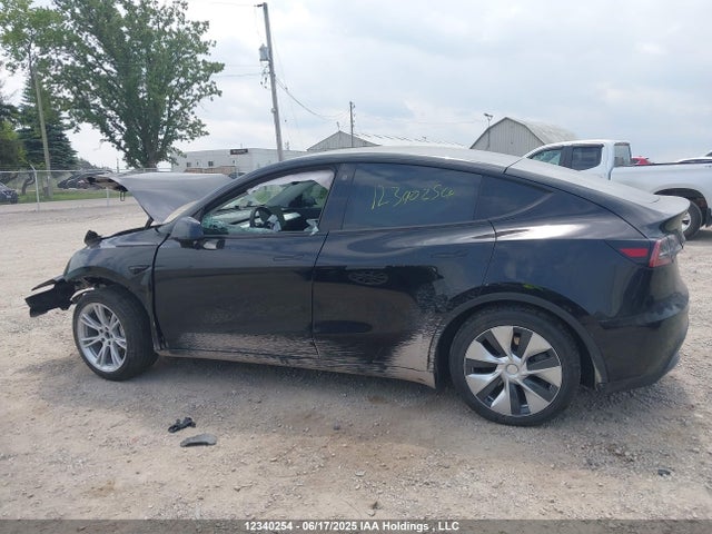 7SAYGAEE4NF472531 Tesla Model Y