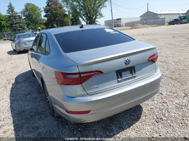 3VWE57BU1MM048963 Volkswagen tsi
