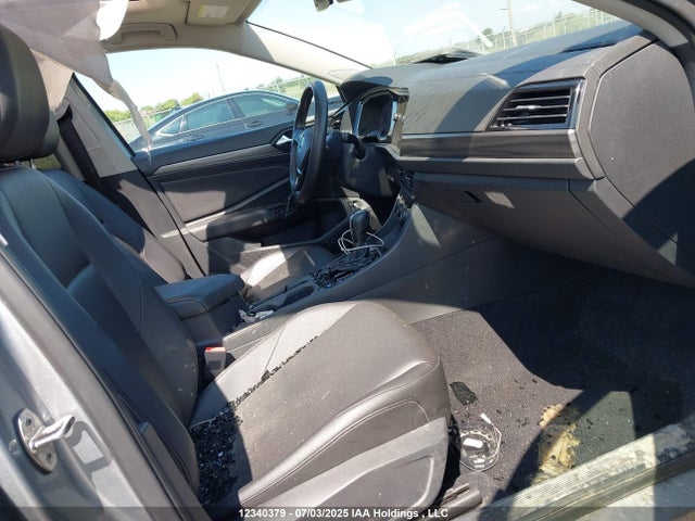 3VWE57BU1MM048963 Volkswagen tsi