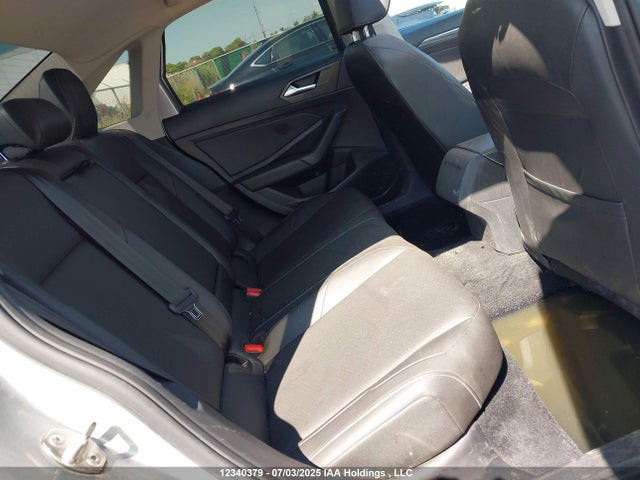 3VWE57BU1MM048963 Volkswagen tsi