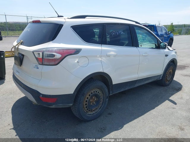 1FMCU9G90HUA97002 Ford 2017