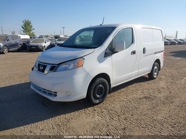 3N6CM0KN9FK724701 Nissan 2015