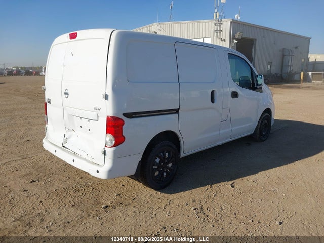 3N6CM0KN9FK724701 Nissan 2015