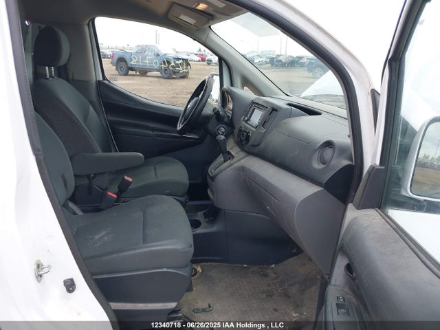 3N6CM0KN9FK724701 Nissan 2015