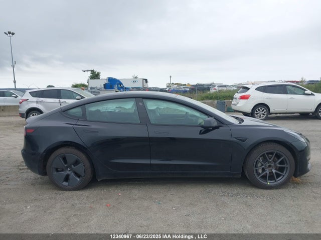 5YJ3E1EA9MF976193 Tesla 2021