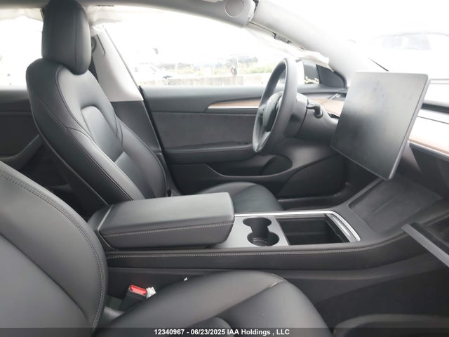 5YJ3E1EA9MF976193 Tesla 2021