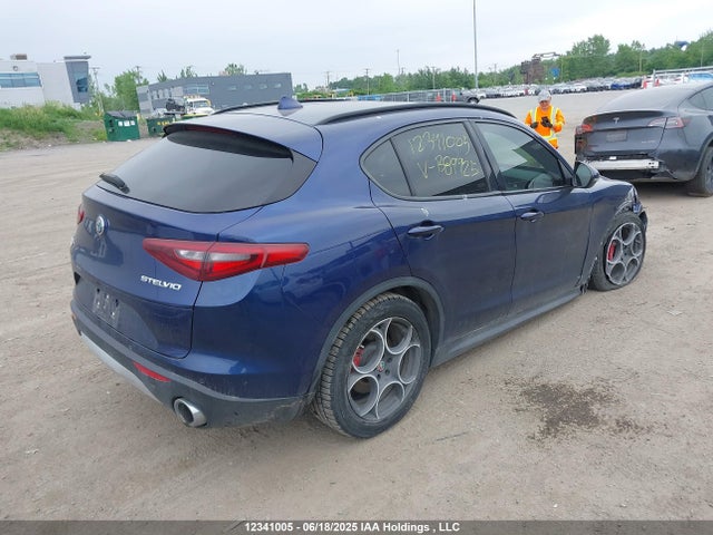Alfa Romeo 2018 2018 ZASFAKPN1J7B89925 Image 4