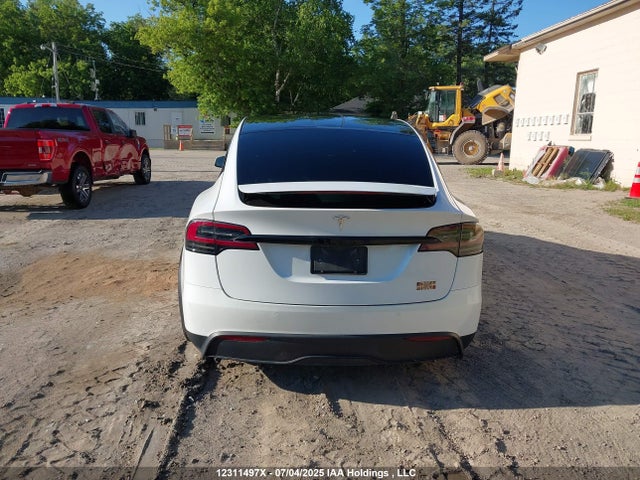 Tesla MODEL X 2022 7SAXCBE61NF339117 Image 16