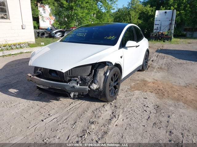Tesla MODEL X 2022 7SAXCBE61NF339117 Image 2