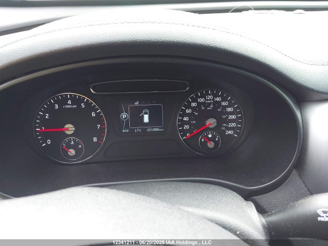 5XYPGDA14HG211135 KIA 2017