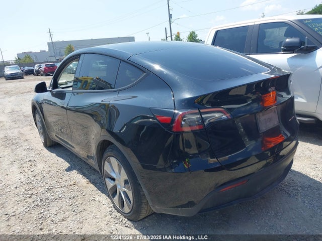 7SAYGAEE7NF469221 Tesla Model Y