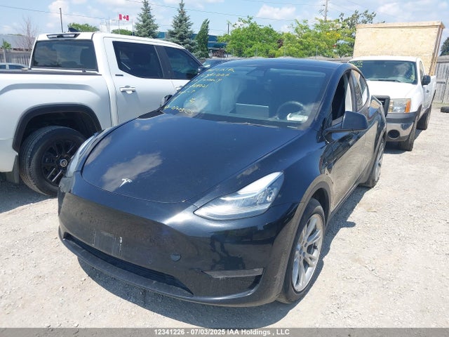 7SAYGAEE7NF469221 Tesla Model Y