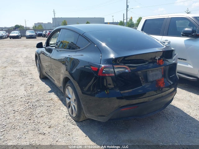 7SAYGAEE7NF469221 Tesla Model Y