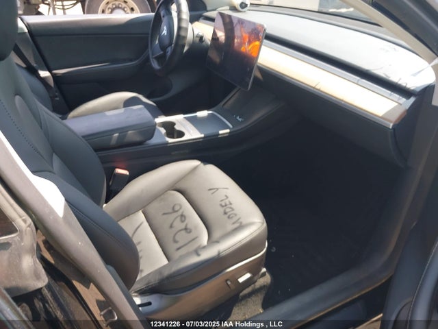 7SAYGAEE7NF469221 Tesla Model Y