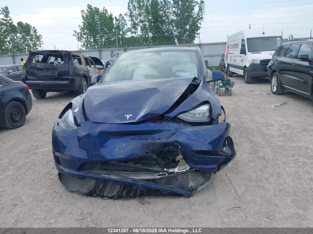 Tesla Model Y 2024 7SAYGDEE8RF084404 Image 13