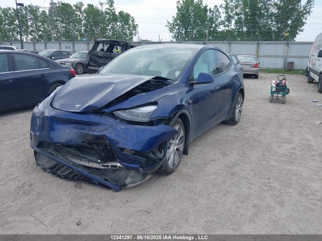 Tesla Model Y 2024 7SAYGDEE8RF084404 Image 2