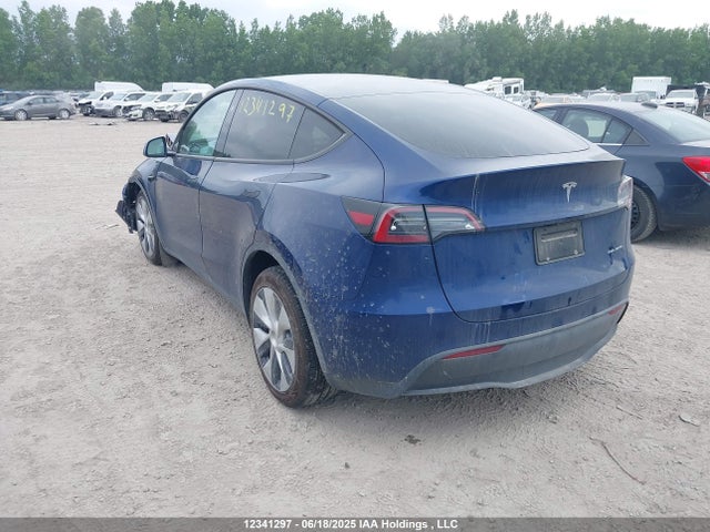Tesla Model Y 2024 7SAYGDEE8RF084404 Image 3