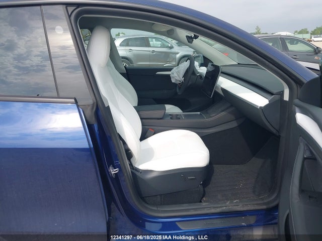 Tesla Model Y 2024 7SAYGDEE8RF084404 Image 5