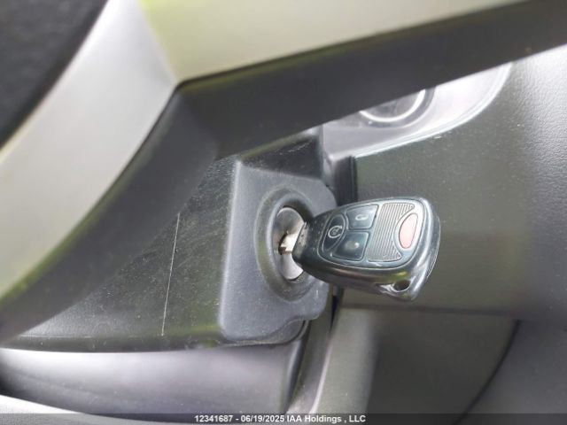 1C4NJDCB4FD135426 Jeep 2015