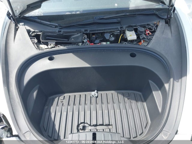 5YJ3E1EBXNF275110 Tesla MODEL 3