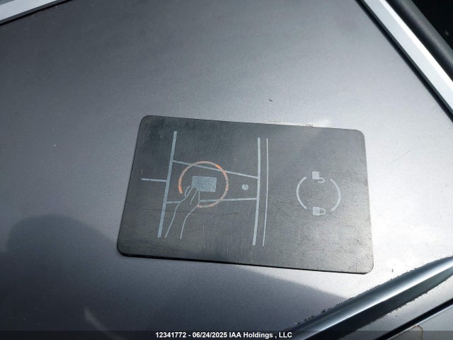 5YJ3E1EBXNF275110 Tesla MODEL 3