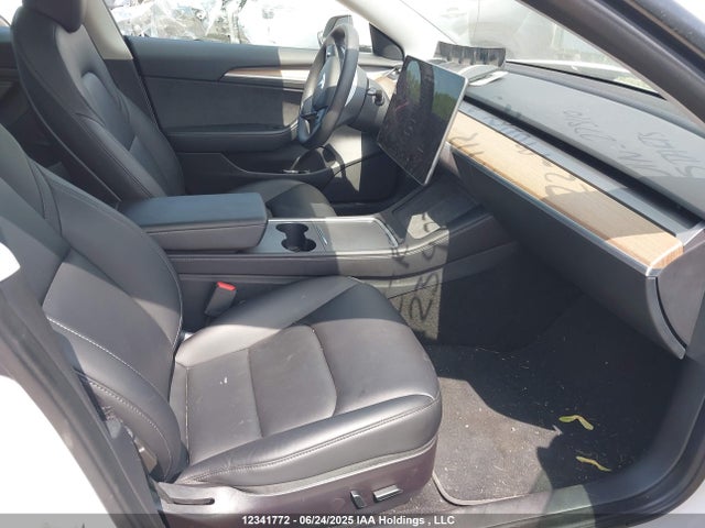 5YJ3E1EBXNF275110 Tesla MODEL 3